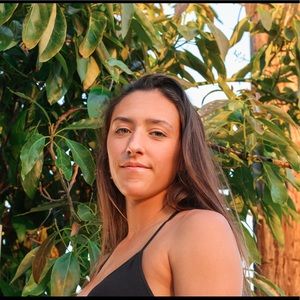 Meet your Posher, Demi